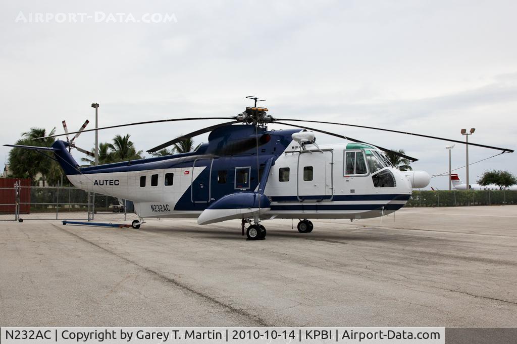 N232AC, 1969 Sikorsky S-61N C/N 61470, Freshly repainted.