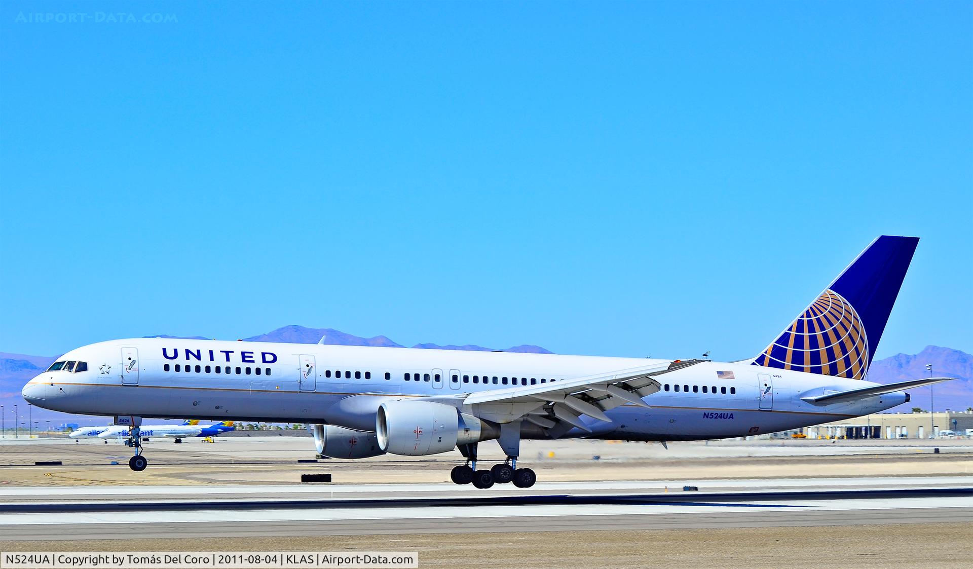 N524UA, 1990 Boeing 757-222 C/N 24977, N524UA United Airlines 1990 Boeing 757-222 C/N 24977

Las Vegas - McCarran International (LAS / KLAS)
USA - Nevada, August 4, 2011
Photo: Tomás Del Coro