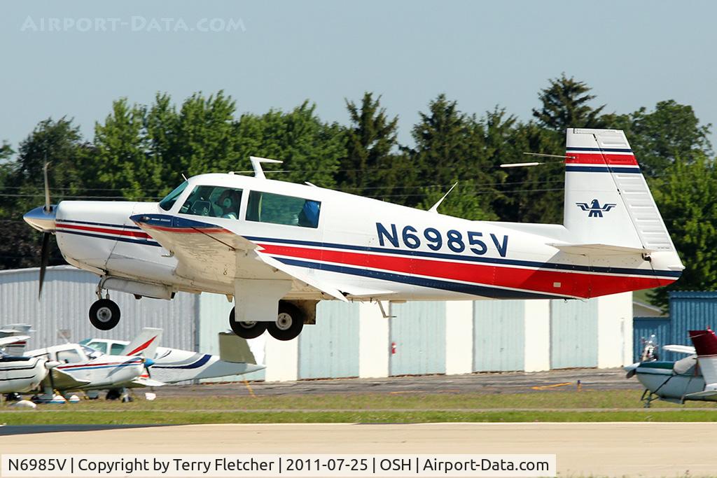 N6985V, 1976 Mooney M20F Executive C/N 22-1347, 1976 Mooney M20F, c/n: 22-1347 arriving at 2011 Oshkosh
