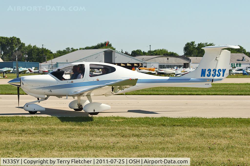 N33SY, 2004 Diamond DA-40 Diamond Star C/N 40.370, 2004 Diamond DA 40, c/n: 40.370 at 2011 Oshkosh