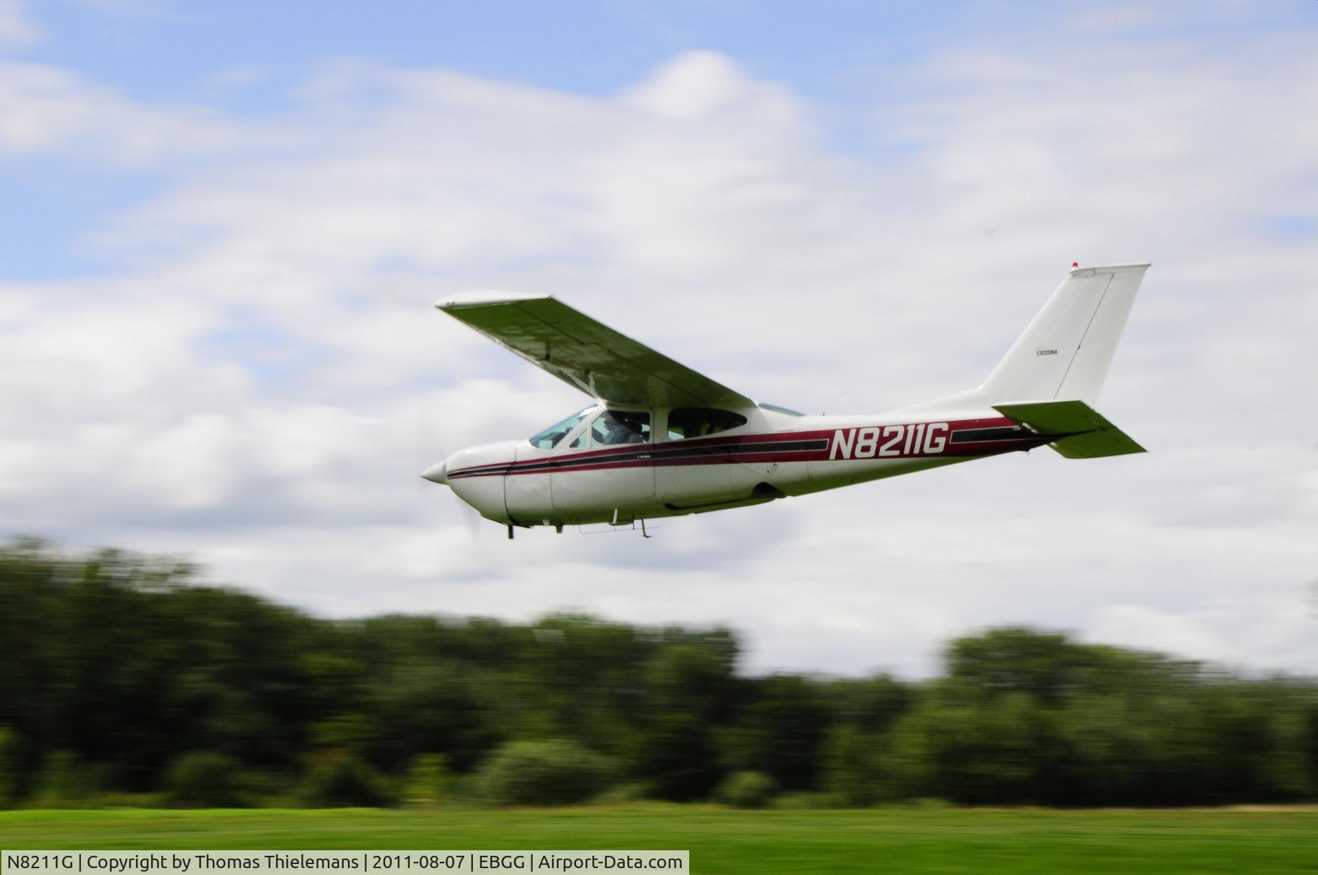N8211G, 1971 Cessna 177RG Cardinal C/N 177RG0111, Opendeur VZP 2011