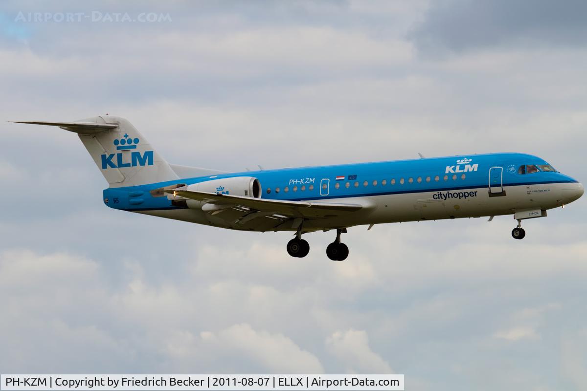 PH-KZM, 1995 Fokker 70 (F-28-0070) C/N 11561, on final RW24