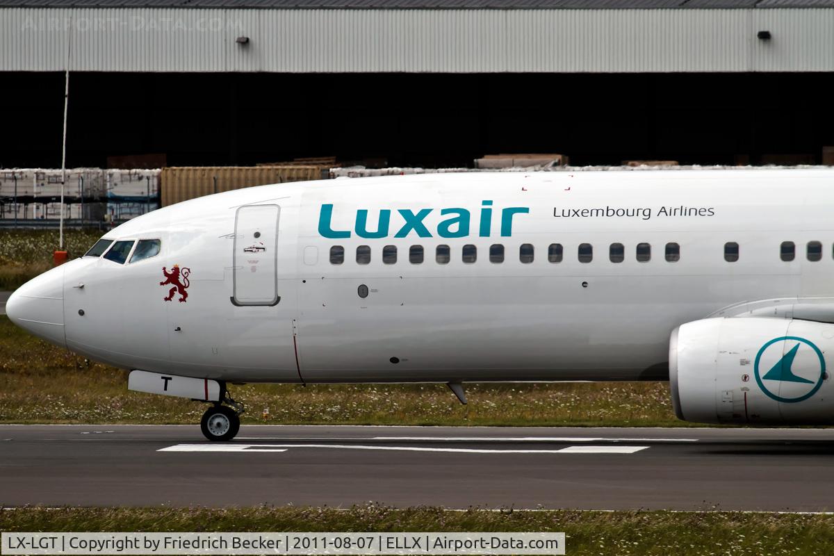 LX-LGT, 2000 Boeing 737-8K5 C/N 28228, line up for departure