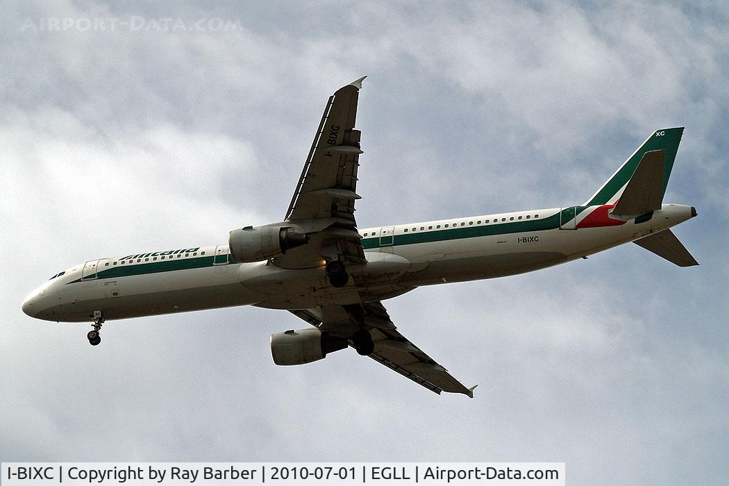 I-BIXC, 1995 Airbus A321-112 C/N 526, Airbus A321-112 [0526] (Alitalia) Heathrow~G 01/07/2010.