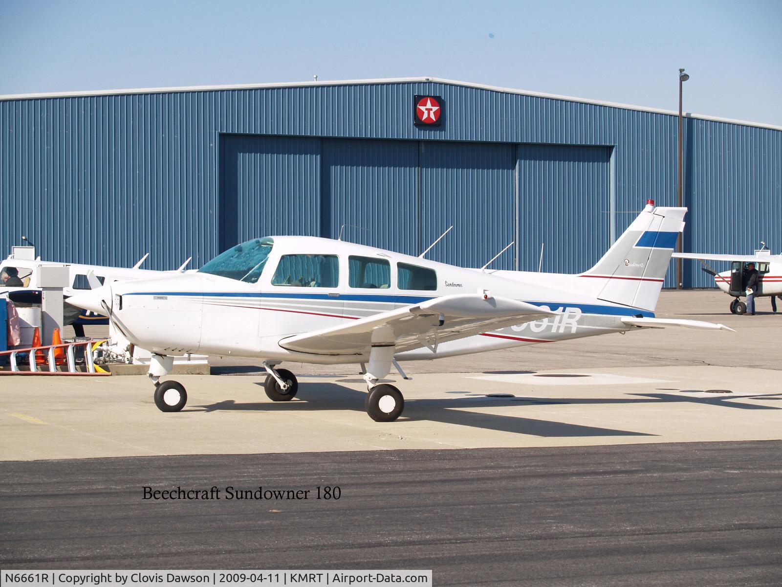 N6661R, 1974 Beech C23 Sundowner 180 C/N M-1611, This is a low hour Beech Sundowner 180. It is a four place airplane  and features many refinements over the Beech Musketeer, the 