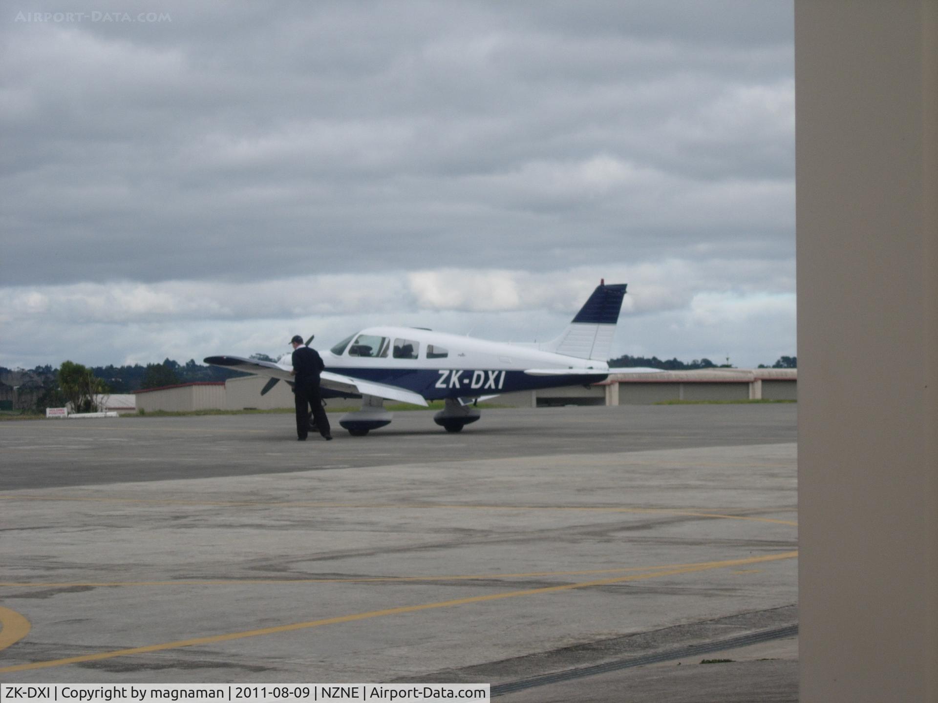ZK-DXI, Piper PA-28-161 Warrior II C/N 28-8016132, About to leave North Shore