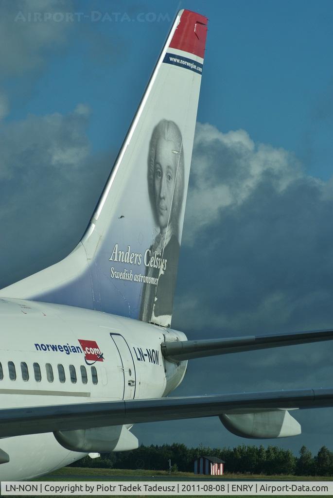LN-NON, 2000 Boeing 737-86N C/N 28620, Norwegian tail