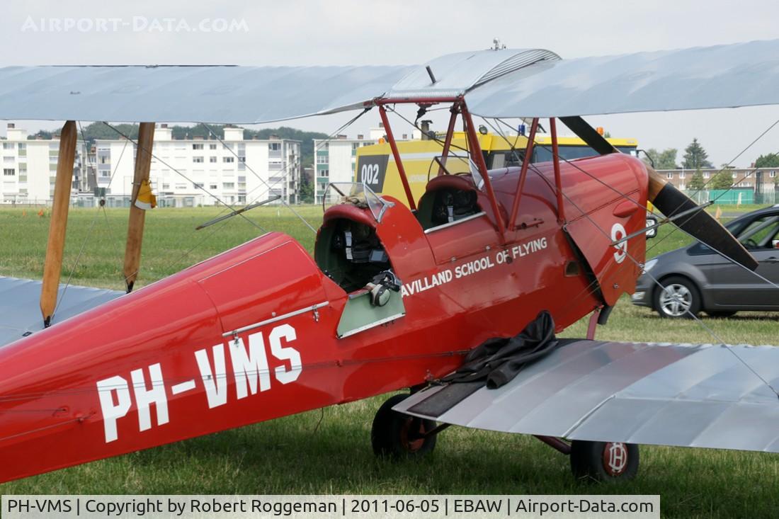 PH-VMS, 1935 De Havilland DH-82A Tiger Moth II C/N 3318, Fly in.THE DE HAVILLAND SCHOOL OF FLYING n°9.Was OO-TGM.