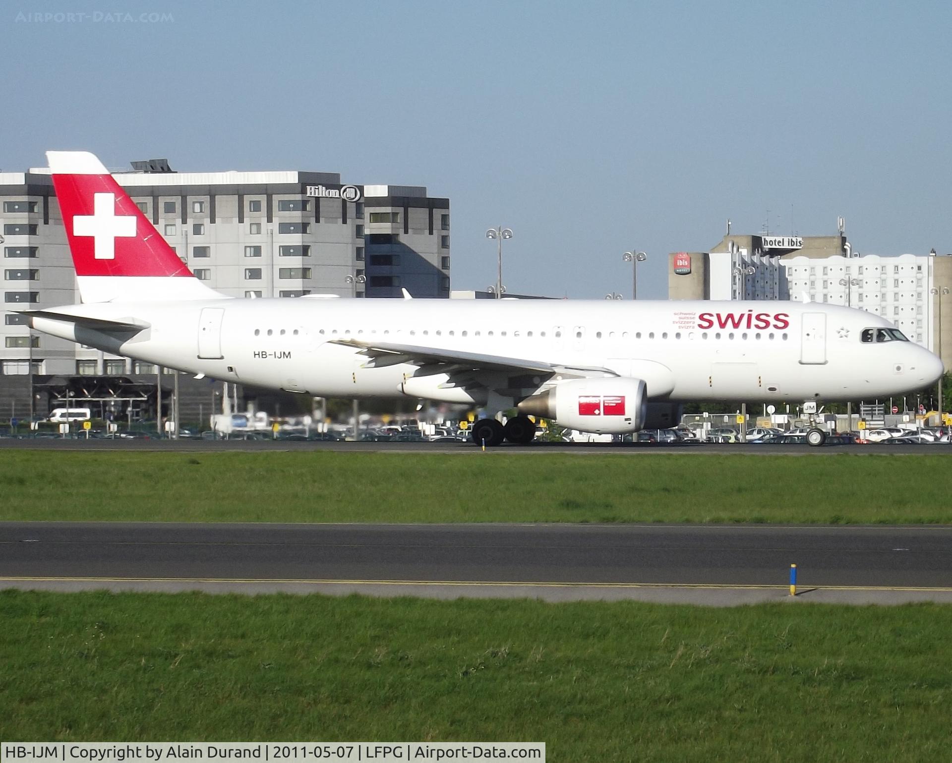 HB-IJM, 1996 Airbus A320-214 C/N 635, Heading to runway 08R as part of the return leg to ZRH
