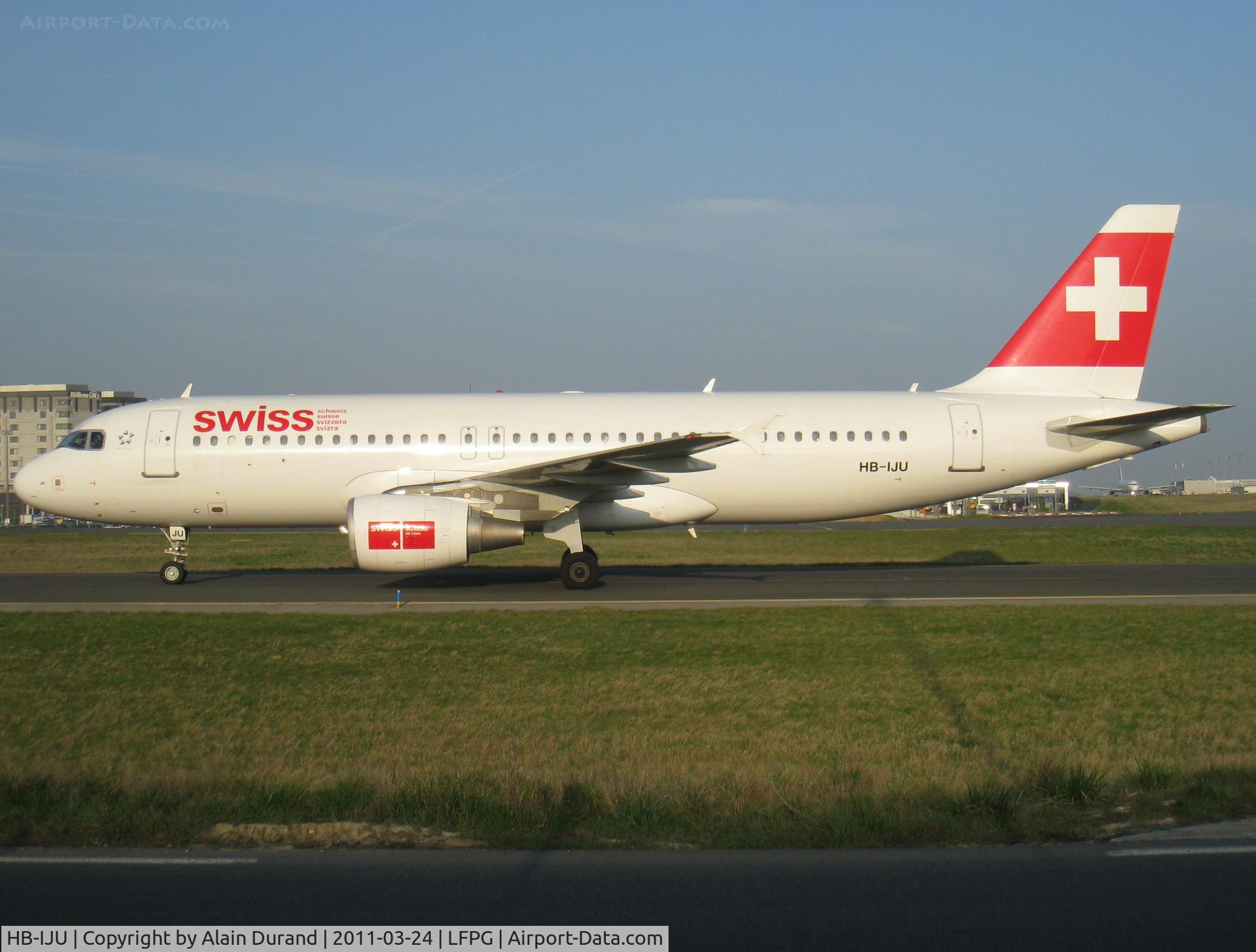 HB-IJU, 2003 Airbus A320-214 C/N 1951, Taxying to Terminal 1