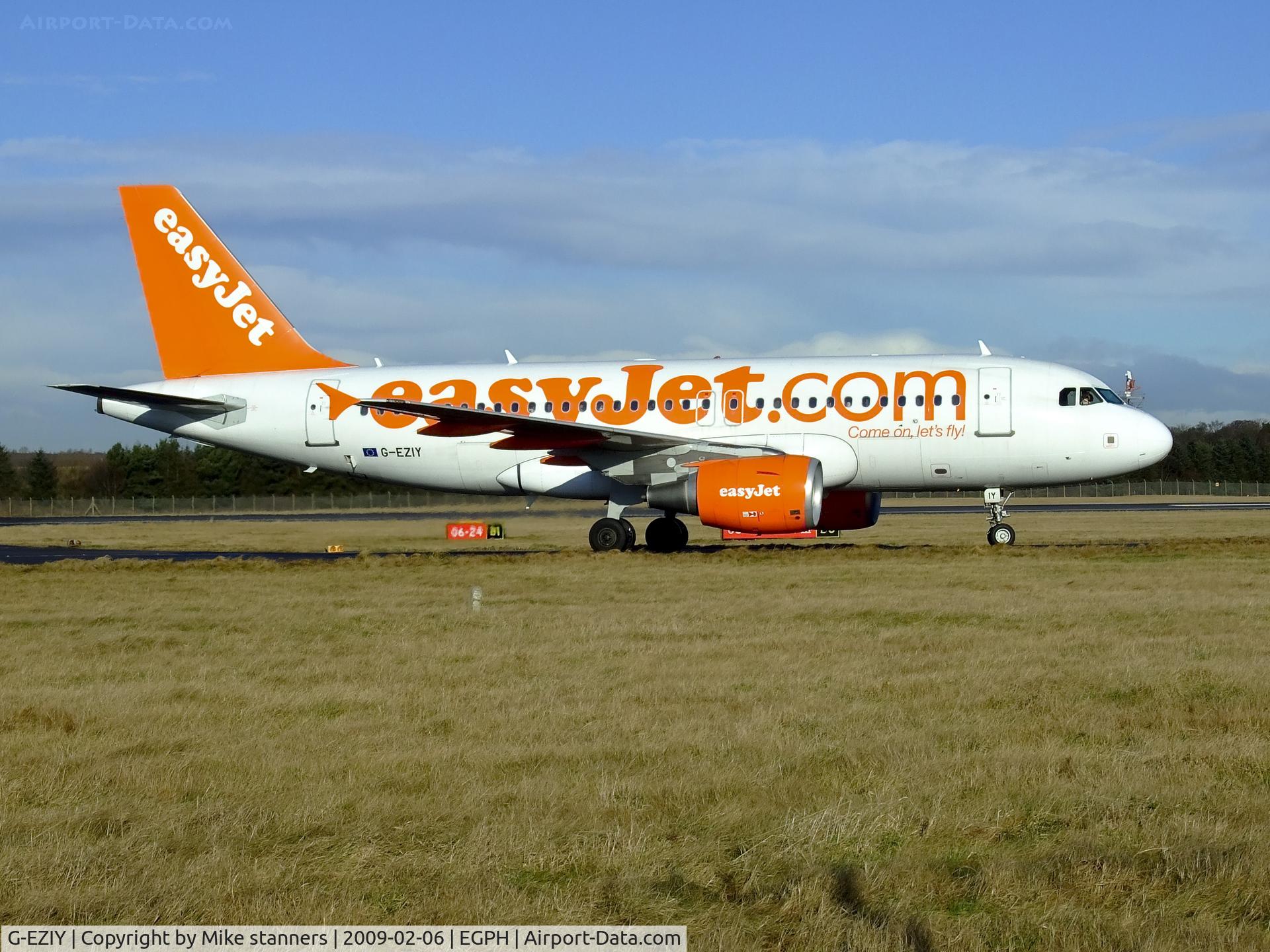 G-EZIY, 2005 Airbus A319-111 C/N 2636, Easyjet A319 Arrives at EDI