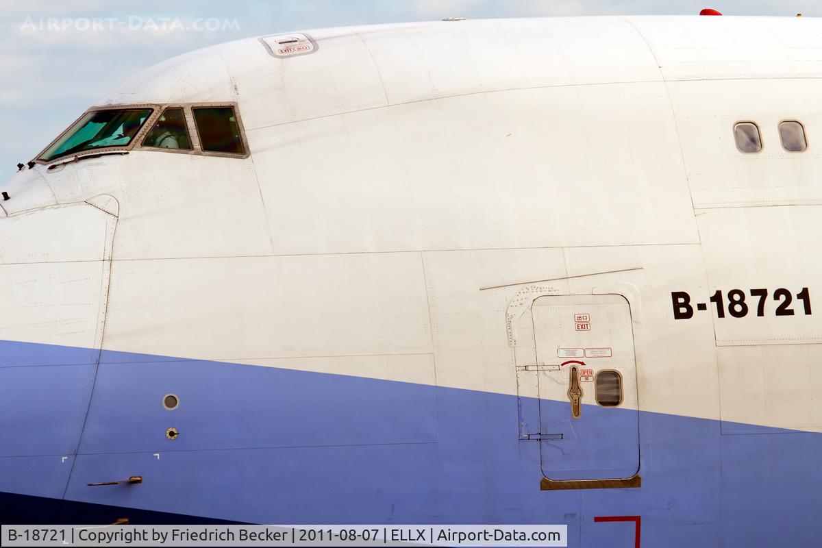 B-18721, 2005 Boeing 747-409F/SCD C/N 33738, taxying to the active