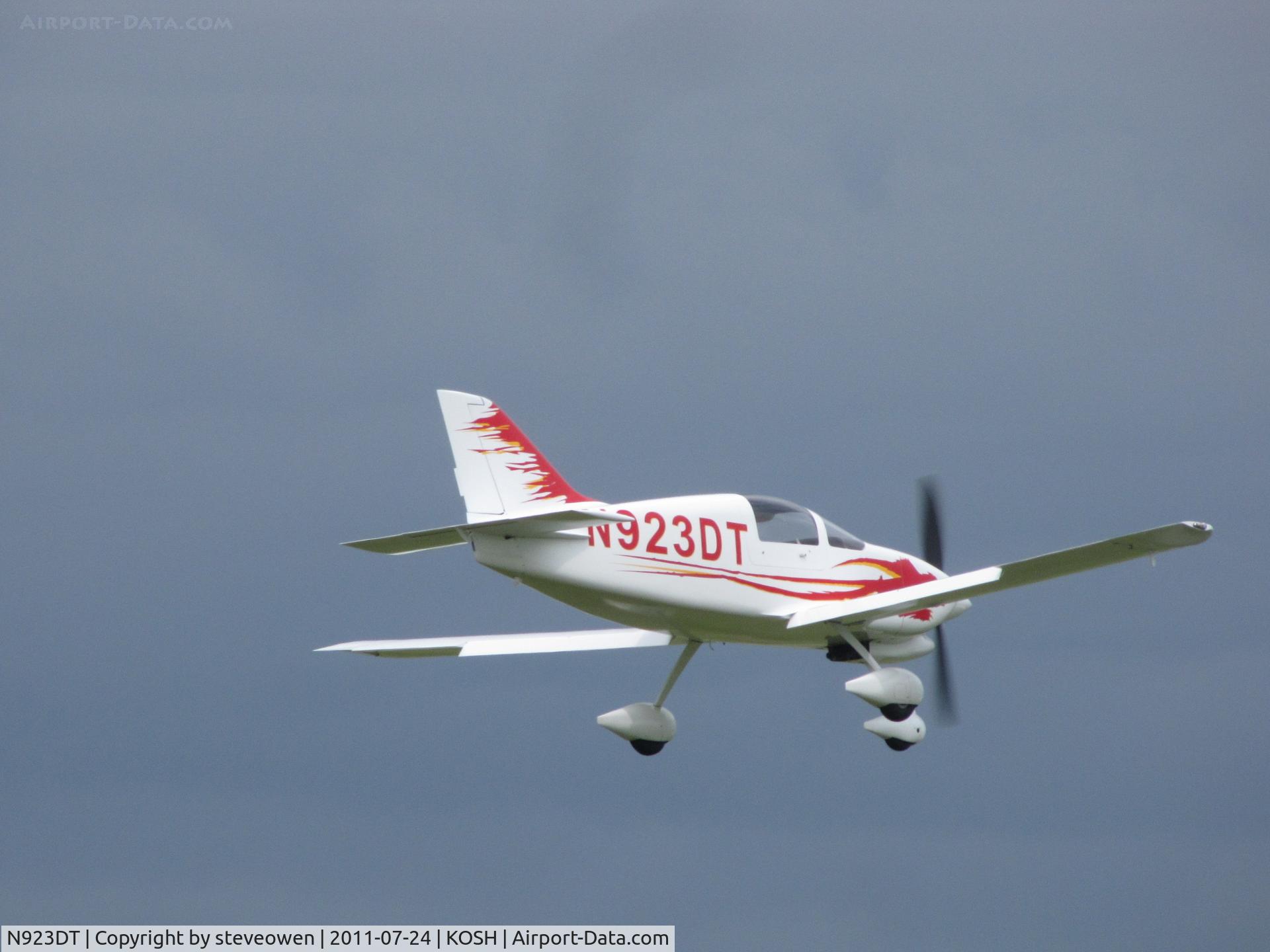 N923DT, 2008 Team Tango Tango 2 C/N 023, landing @ KOSH during EAA2011