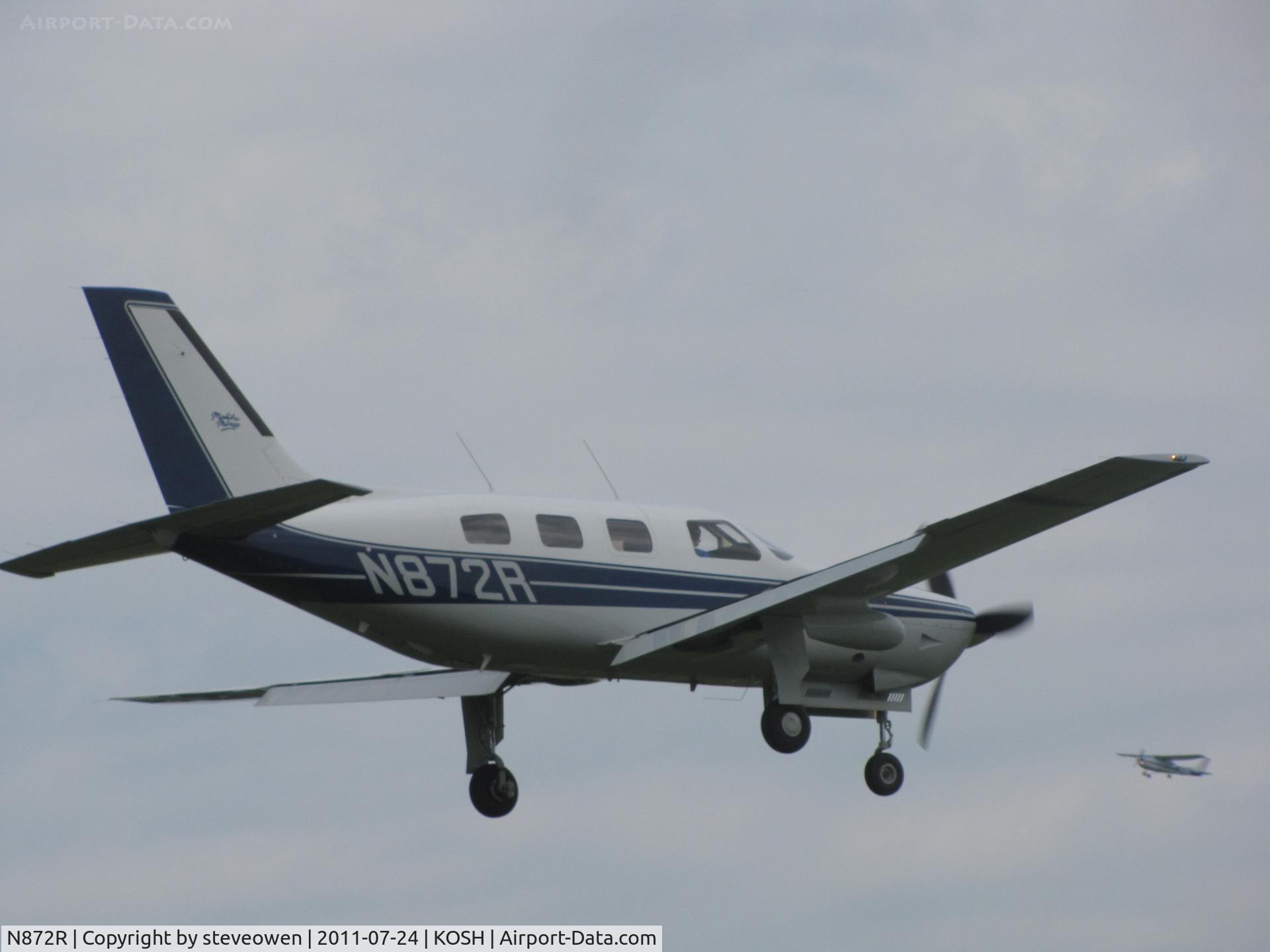 N872R, 1989 Piper PA-46-350P Malibu Mirage C/N 4622028, Landing @ KOSH during EAA2011.