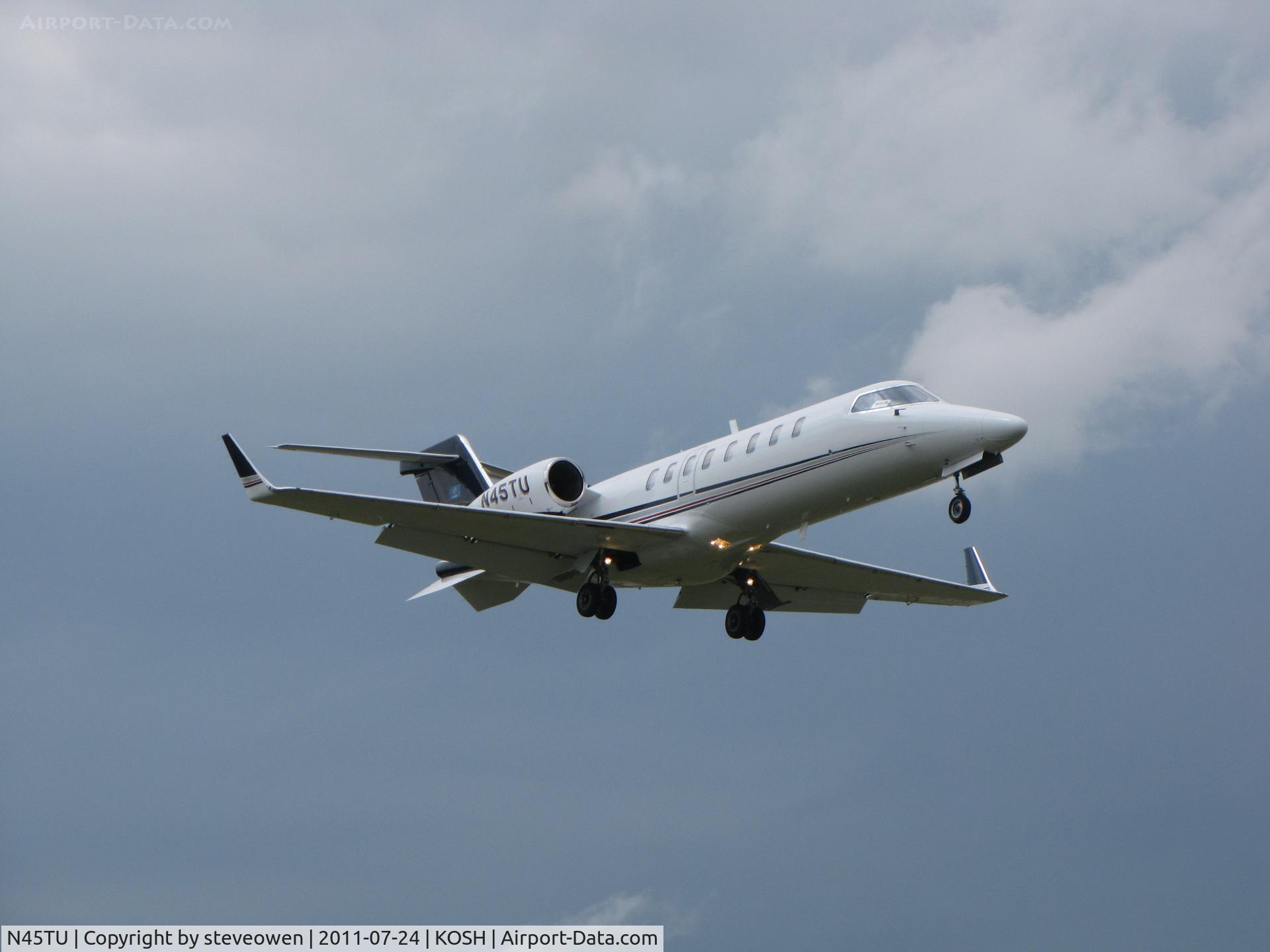 N45TU, 2000 Learjet 45 C/N 120, landing Rwy 09 at KOSH during EAA2011