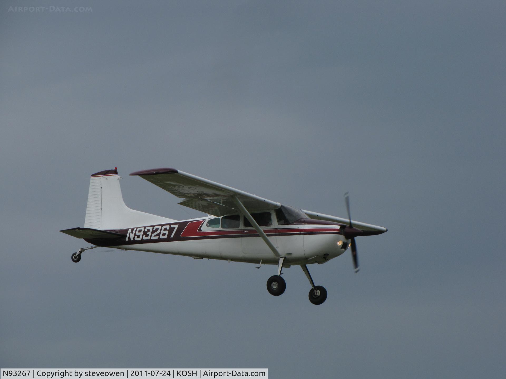 N93267, 1976 Cessna A185F Skywagon 185 C/N 18503204, landing Rwy 09 during EAA 2011