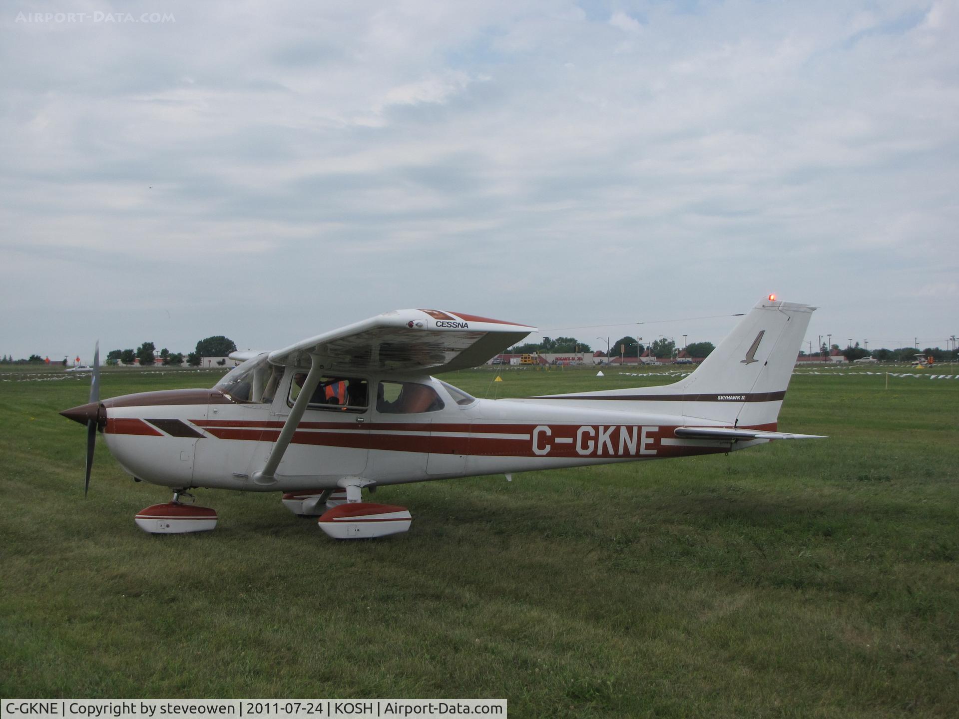 C-GKNE, 1979 Cessna 172N C/N 17272521, Taxing into the N40 camp grounds EAA2011