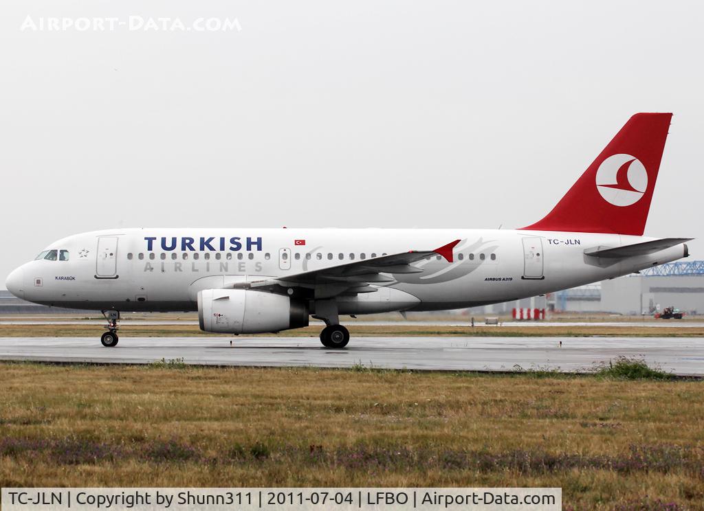 TC-JLN, 2006 Airbus A319-132 C/N 2739, Taxiing to the Terminal...