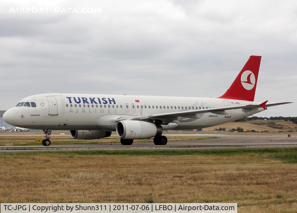 TC-JPG, 2007 Airbus A320-232 C/N 3010, Taxiing to the Terminal...