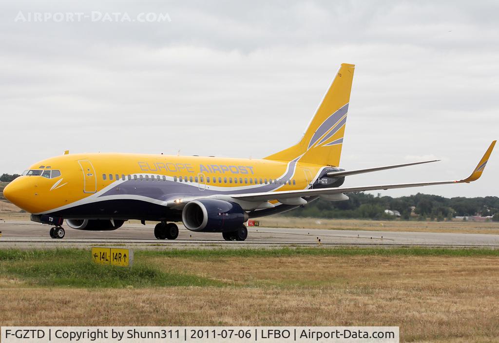 F-GZTD, 2003 Boeing 737-73V C/N 32418, Taxiing to the Terminal...