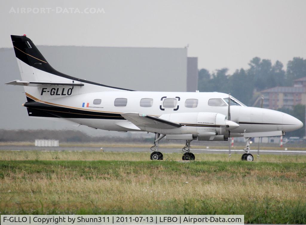 F-GLLO, Swearingen SA-226T Merlin IIIA C/N T-276, Taxiing to the General Aviation area...