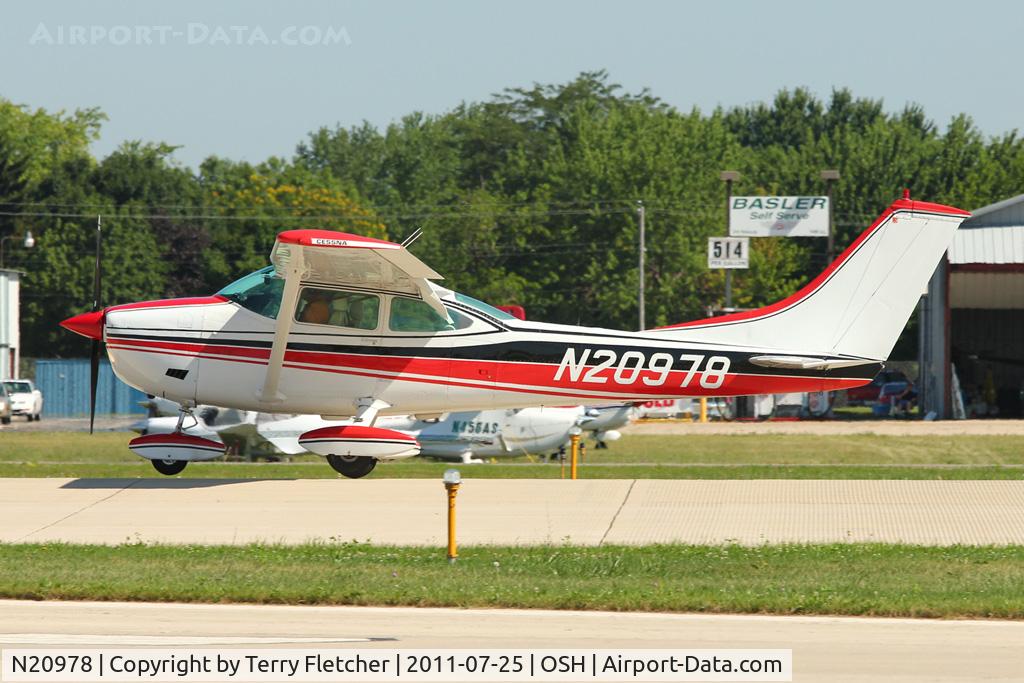 N20978, 1972 Cessna 182P Skylane C/N 18261336, 1972 Cessna 182P, c/n: 18261336 arriving at 2011 Oshkosh