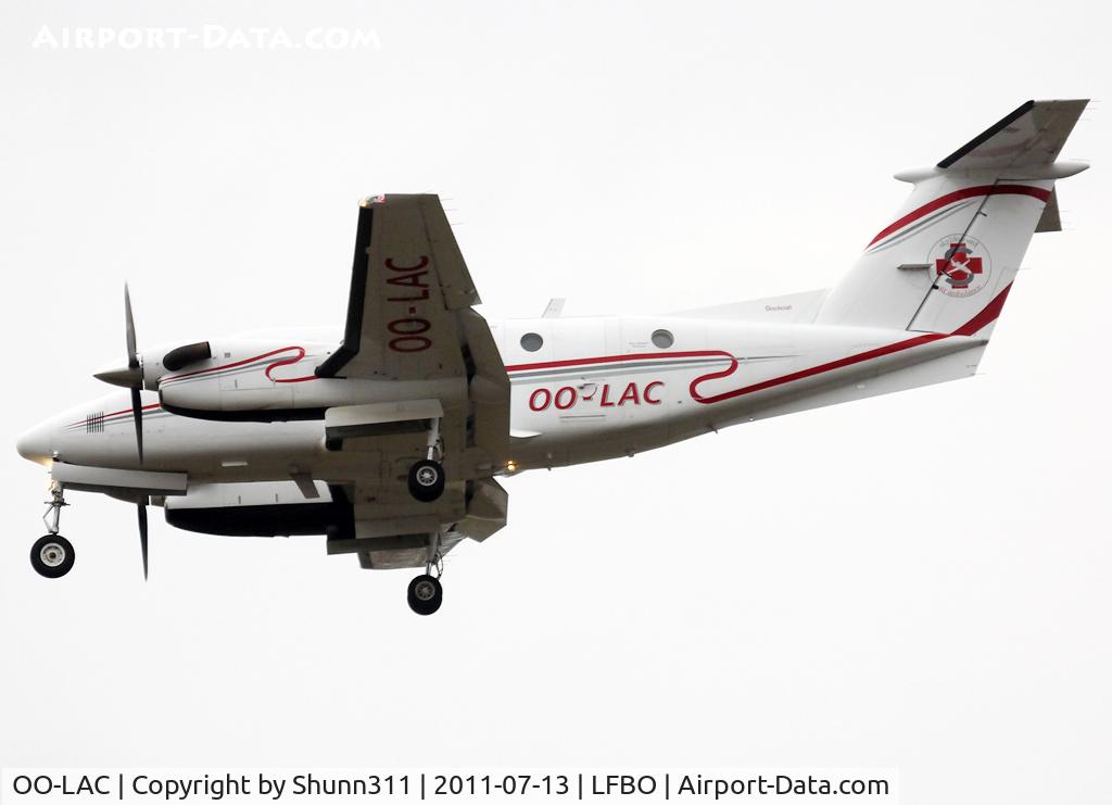 OO-LAC, 1982 Beech 200C Super King Air C/N BL-16, Landing rwy 32L