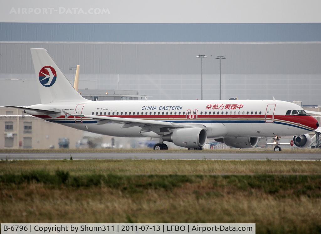 B-6796, 2011 Airbus A320-214 C/N 4765, Delivery day...