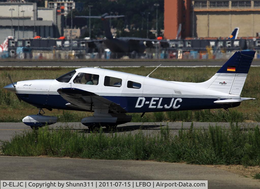 D-ELJC, Piper PA-28-181 Archer III C/N 28-43439, Taxiing for departure...