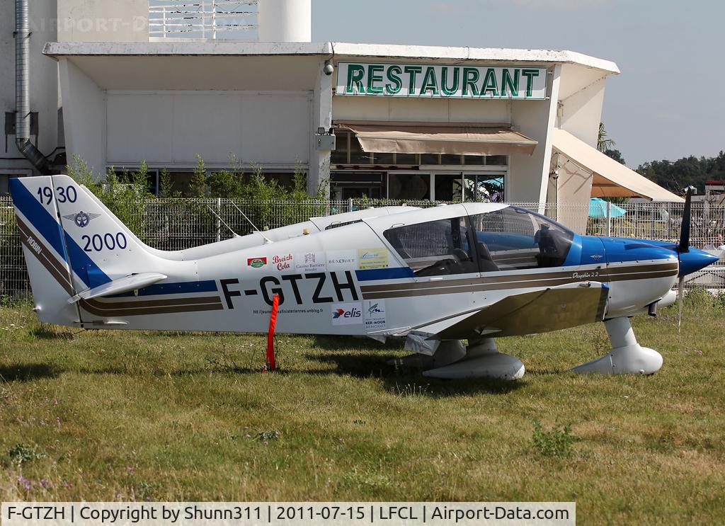 F-GTZH, Robin DR-400-120 Petit Prince C/N 2455, Parked on the grass...