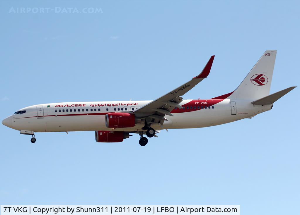 7T-VKG, 2011 Boeing 737-8D6 C/N 40861, Landing rwy 32L