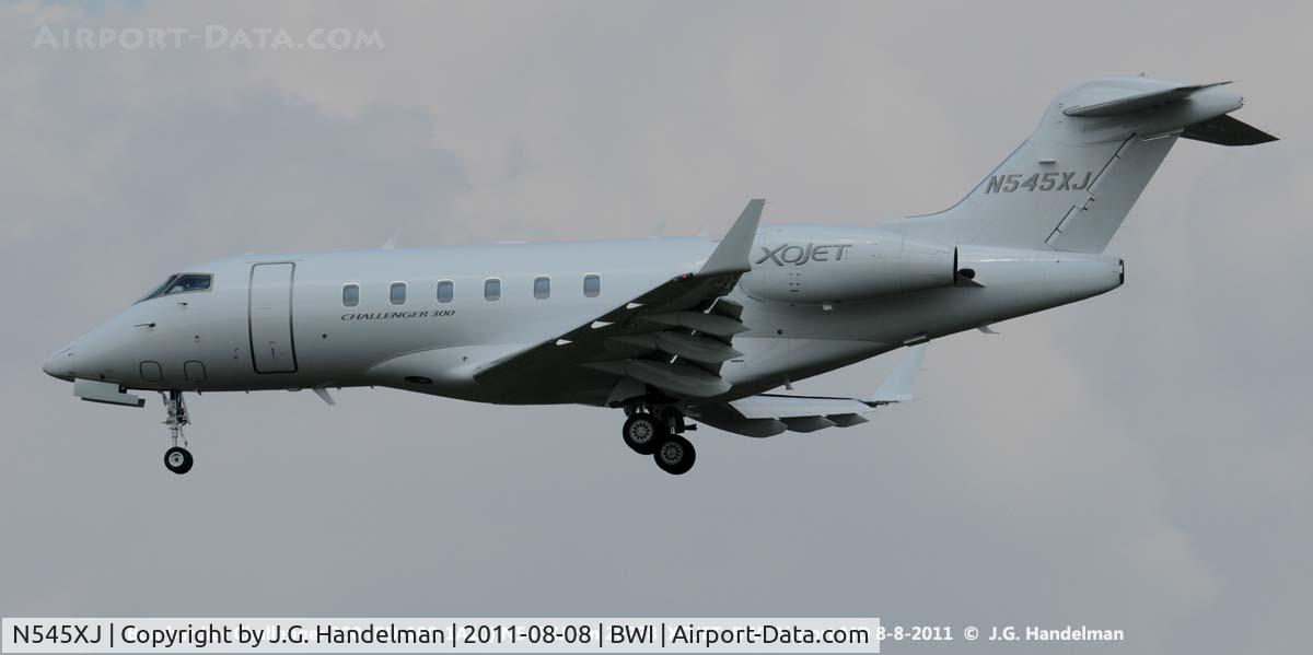N545XJ, Bombardier Challenger 300 (BD-100-1A10) C/N 20253, on final to33L