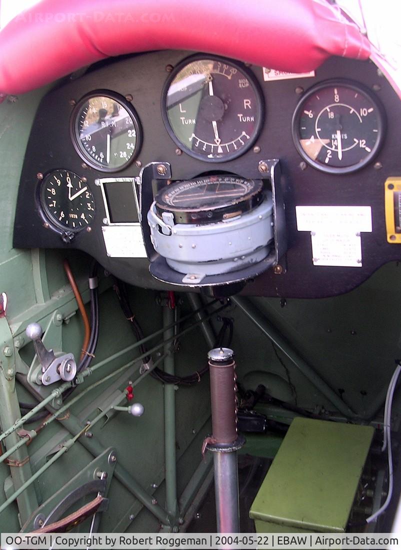 OO-TGM, 1935 De Havilland DH-82A Tiger Moth II C/N 3318, Fly in.THE DE HAVILLAND SCHOOL OF FLYING n°9.Frontseat.