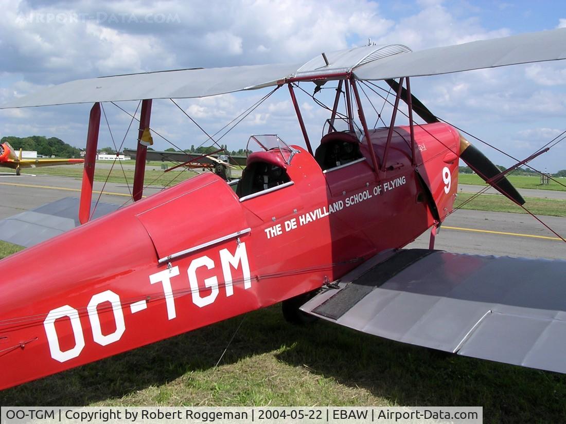 OO-TGM, 1935 De Havilland DH-82A Tiger Moth II C/N 3318, Fly in.THE DE HAVILLAND SCHOOL OF FLYING n°9.