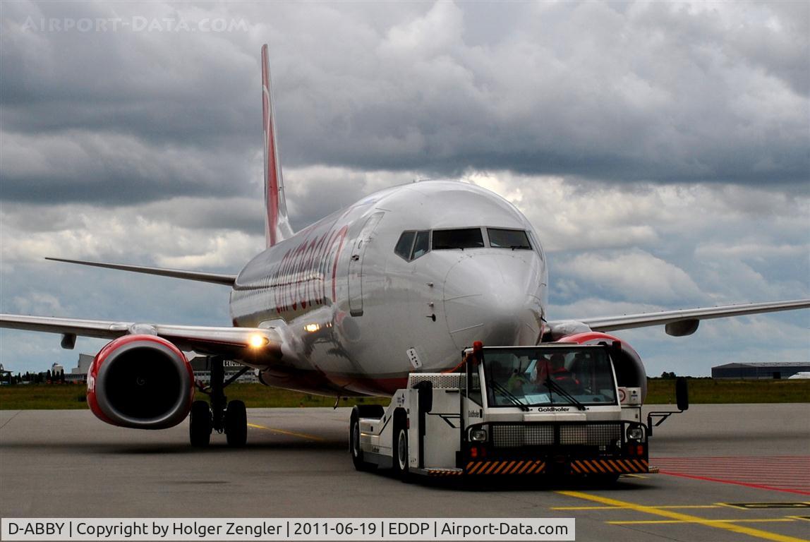 D-ABBY, 2007 Boeing 737-86J C/N 34970, Friendly pilot waves with a light!