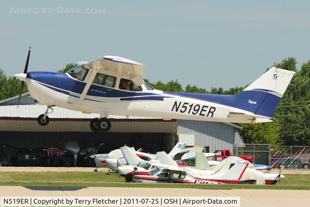 N519ER, 2002 Cessna 172S C/N 172S9107, 2002 Cessna 172S, c/n: 172S9107 at 2011 Oshkosh