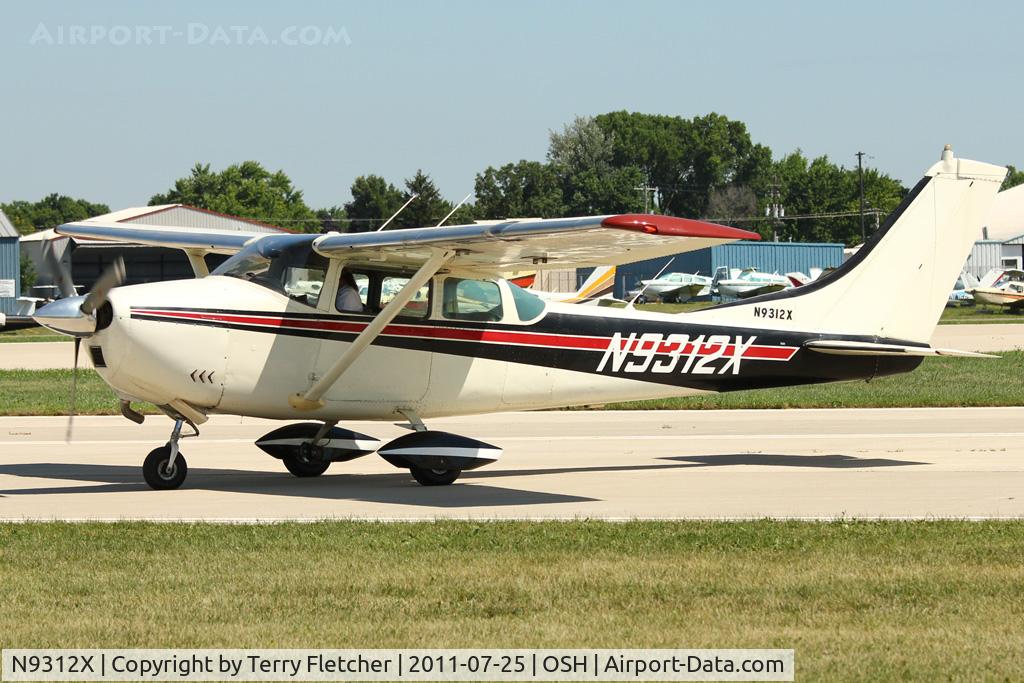 N9312X, 1962 Cessna 182E Skylane C/N 18253712, 1962 Cessna 182E, c/n: 18253712 at 2011 Oshkosh