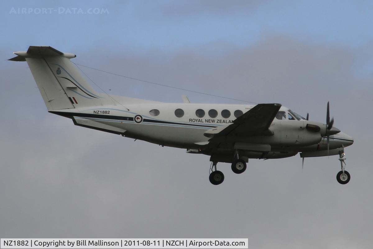 NZ1882, 1982 Beech B200 King Air C/N BB-1008, dont get to see the flying kiwis often now days