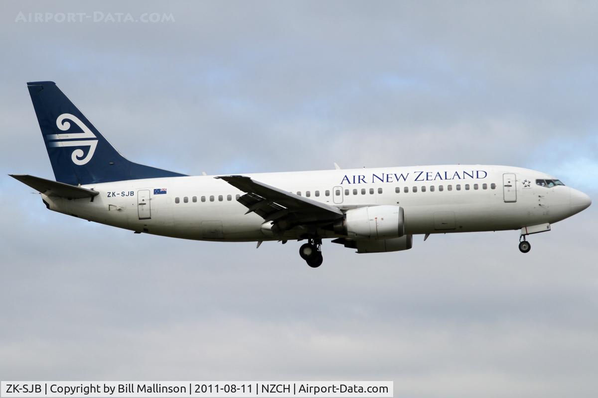 ZK-SJB, 1997 Boeing 737-33R C/N 28868, finals to 20
