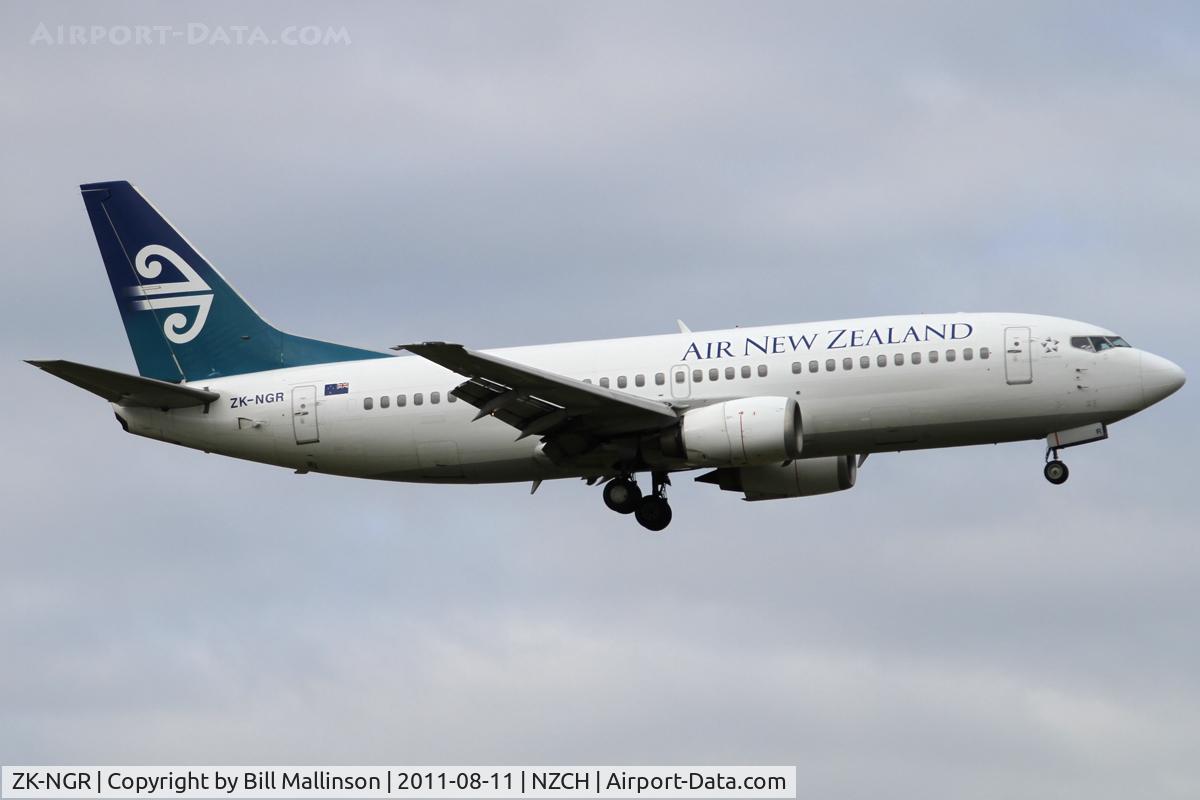 ZK-NGR, 1998 Boeing 737-33A C/N 27460, finals to 20