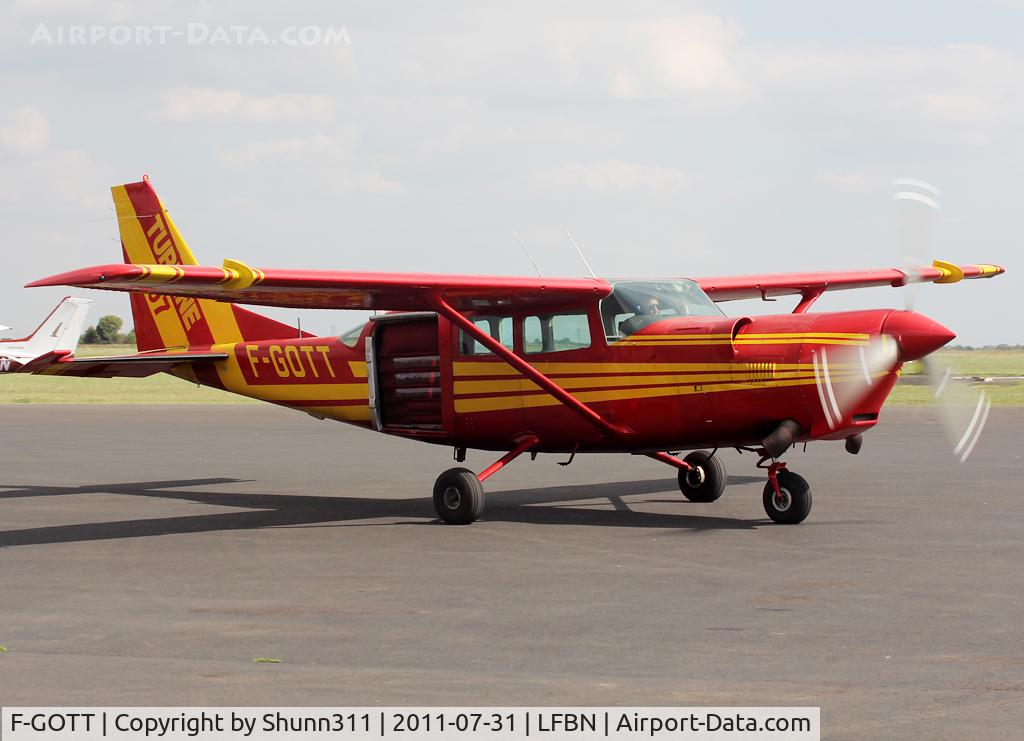 F-GOTT, Cessna 207 Soloy Turbine PAC C/N 207-00323, Arriving for refuelling...