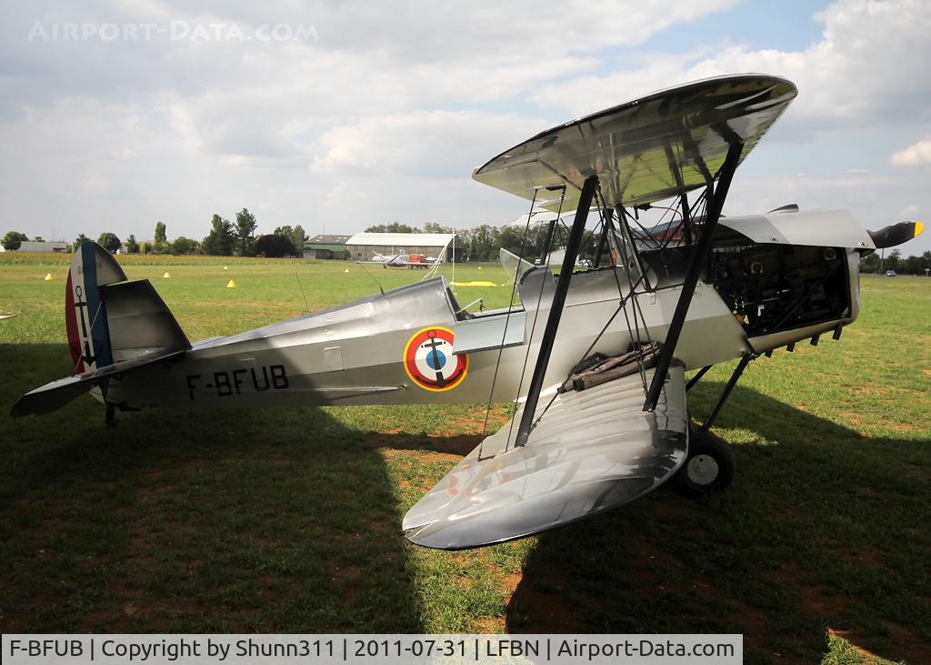 F-BFUB, Stampe-Vertongen SV-4C C/N 1087, Parked on the grass...
