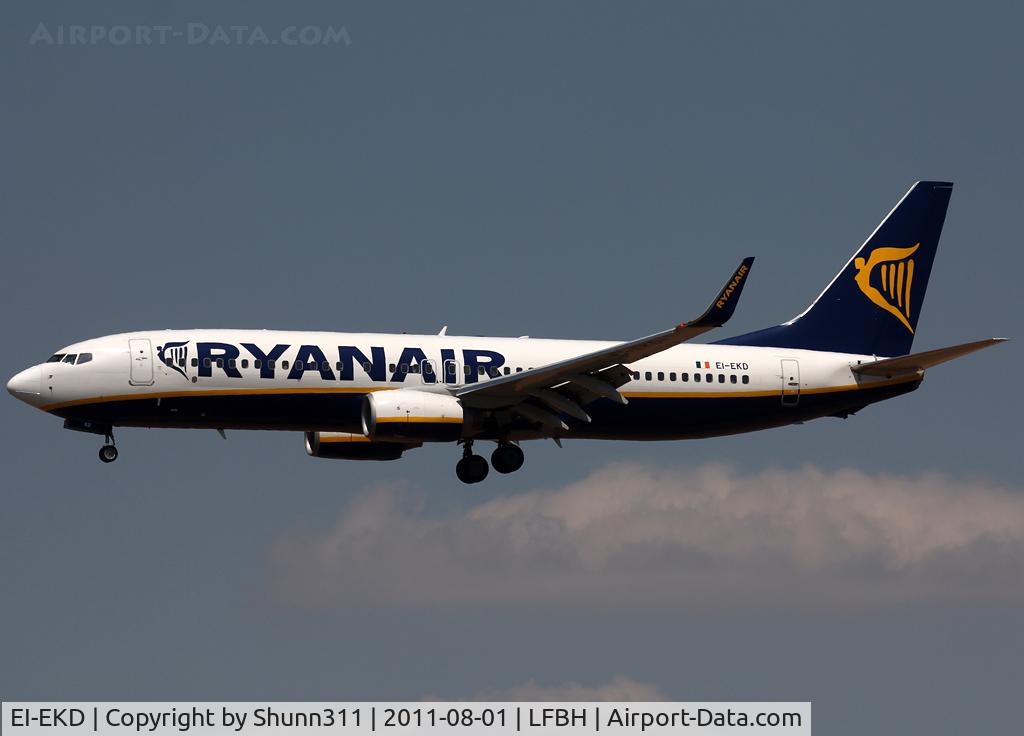 EI-EKD, 2010 Boeing 737-8AS C/N 35024, Landing rwy 27