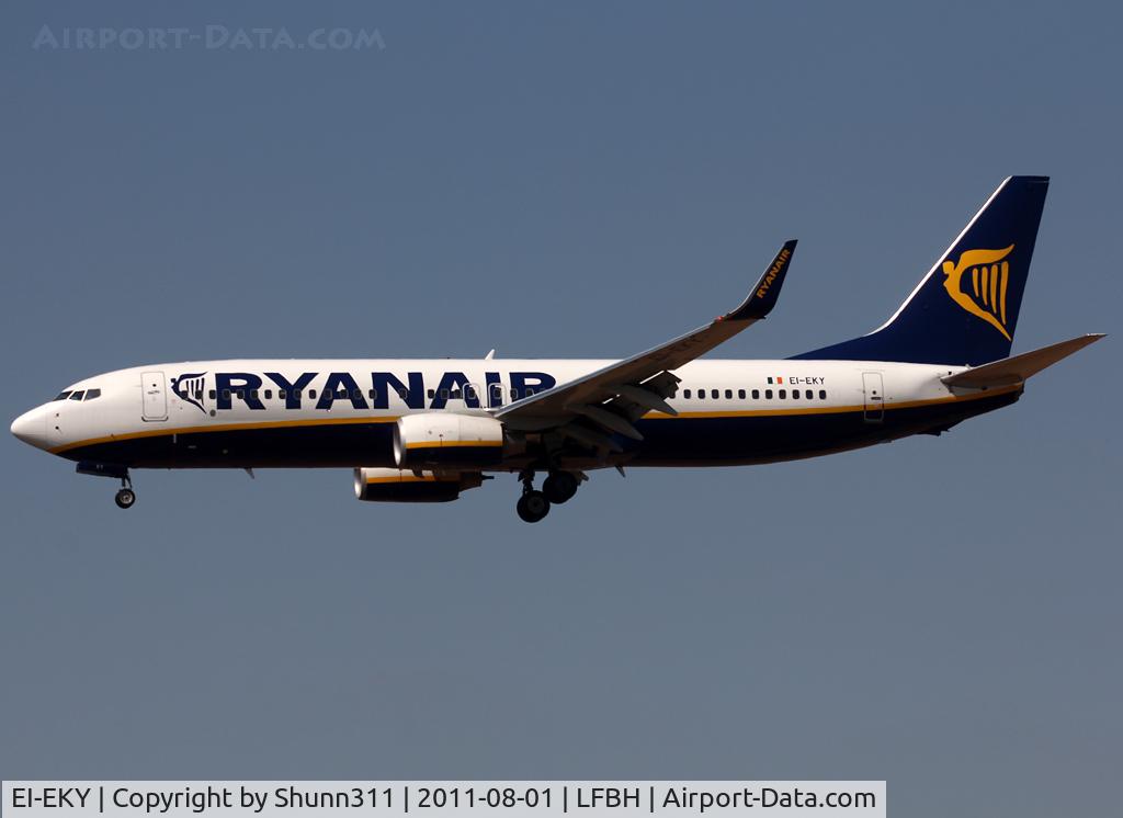 EI-EKY, 2010 Boeing 737-8AS C/N 35031, Landing rwy 27