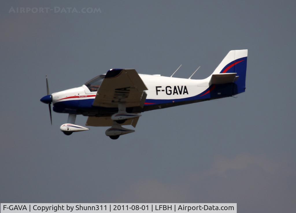F-GAVA, 1977 Robin DR-400-120 Dauphin 2+2 C/N 1254, Landing rwy 27