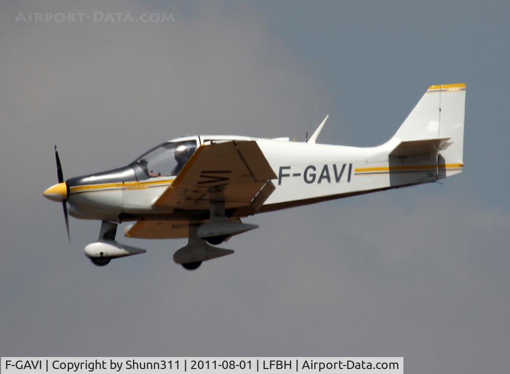 F-GAVI, Robin DR-400-120 Dauphin 2+2 C/N 1263, Landing rwy 27