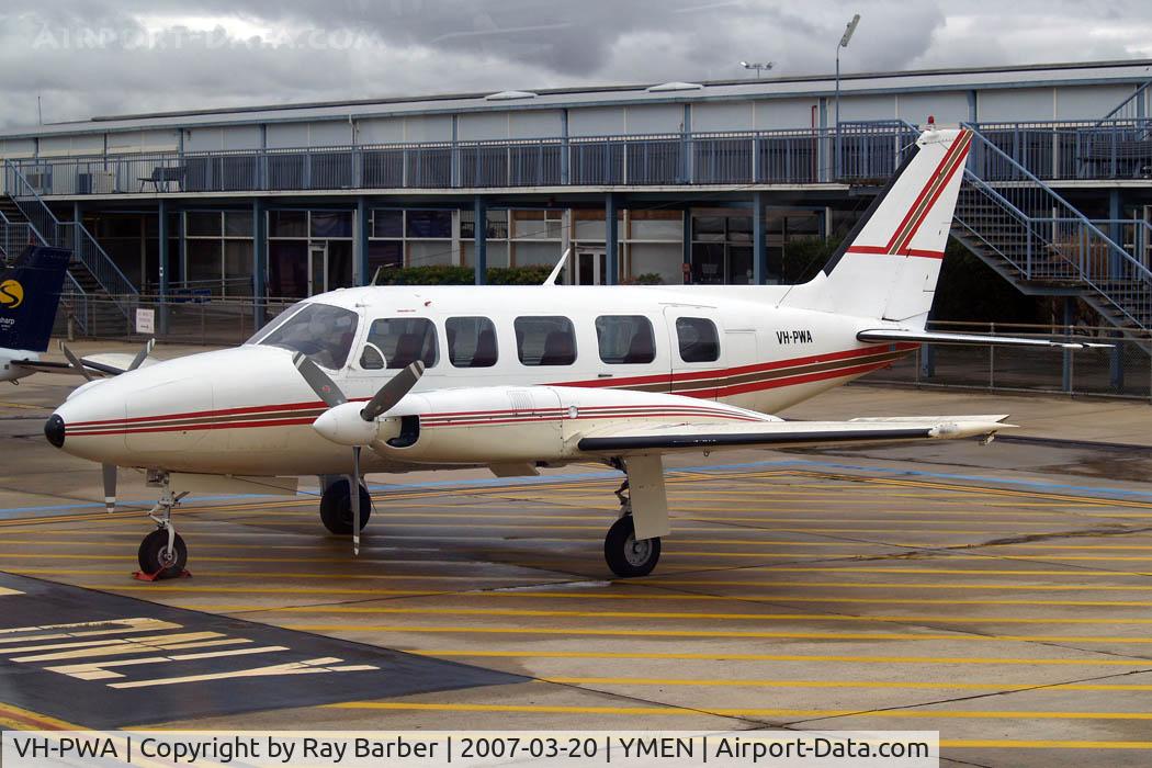 VH-PWA, 1976 Piper PA-31-350 Chieftain C/N 31-7652072, Piper PA-31-350 Navajo Chieftain [31-7652072] Essendon~VH 20/03/2007.