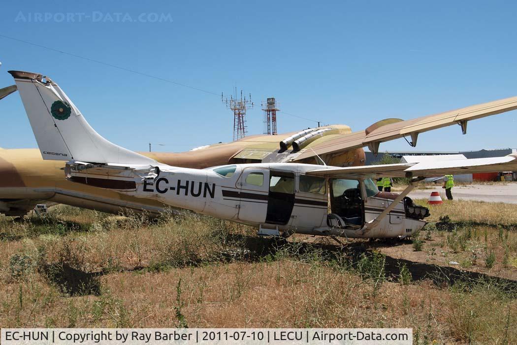 EC-HUN, 1977 Cessna T207A C/N 20700367, Cessna T.207A Turbo Skywagon [207-00367] Cuatro Vientos~EC 10/07/2011