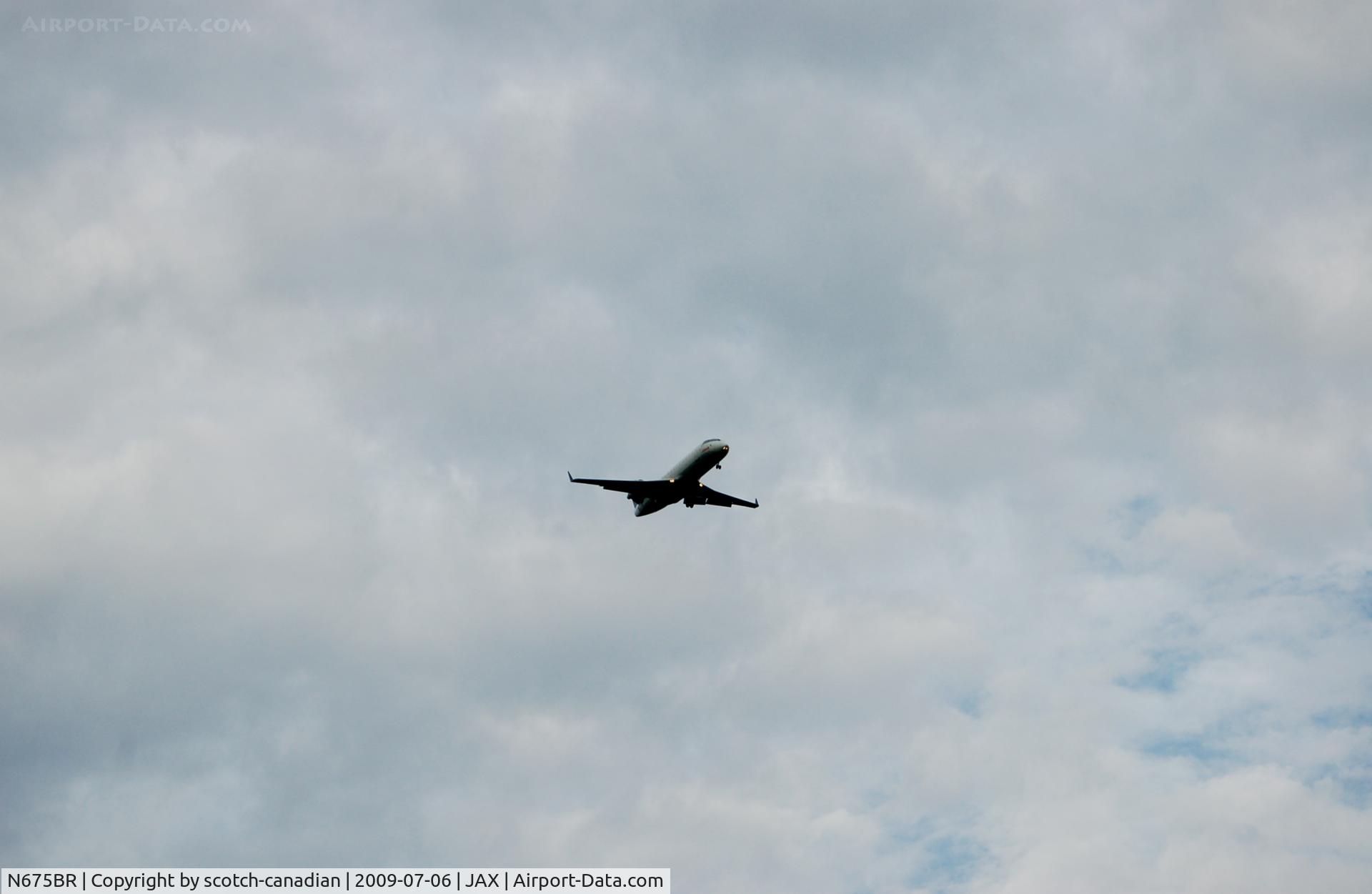 N675BR, 2002 Bombardier CRJ-200ER (CL-600-2B19) C/N 7635, 2002 Comair Bombardier CL-600-2B19 N675BR on Final Approach to Jacksonville International Airport, Jacksonville, FL