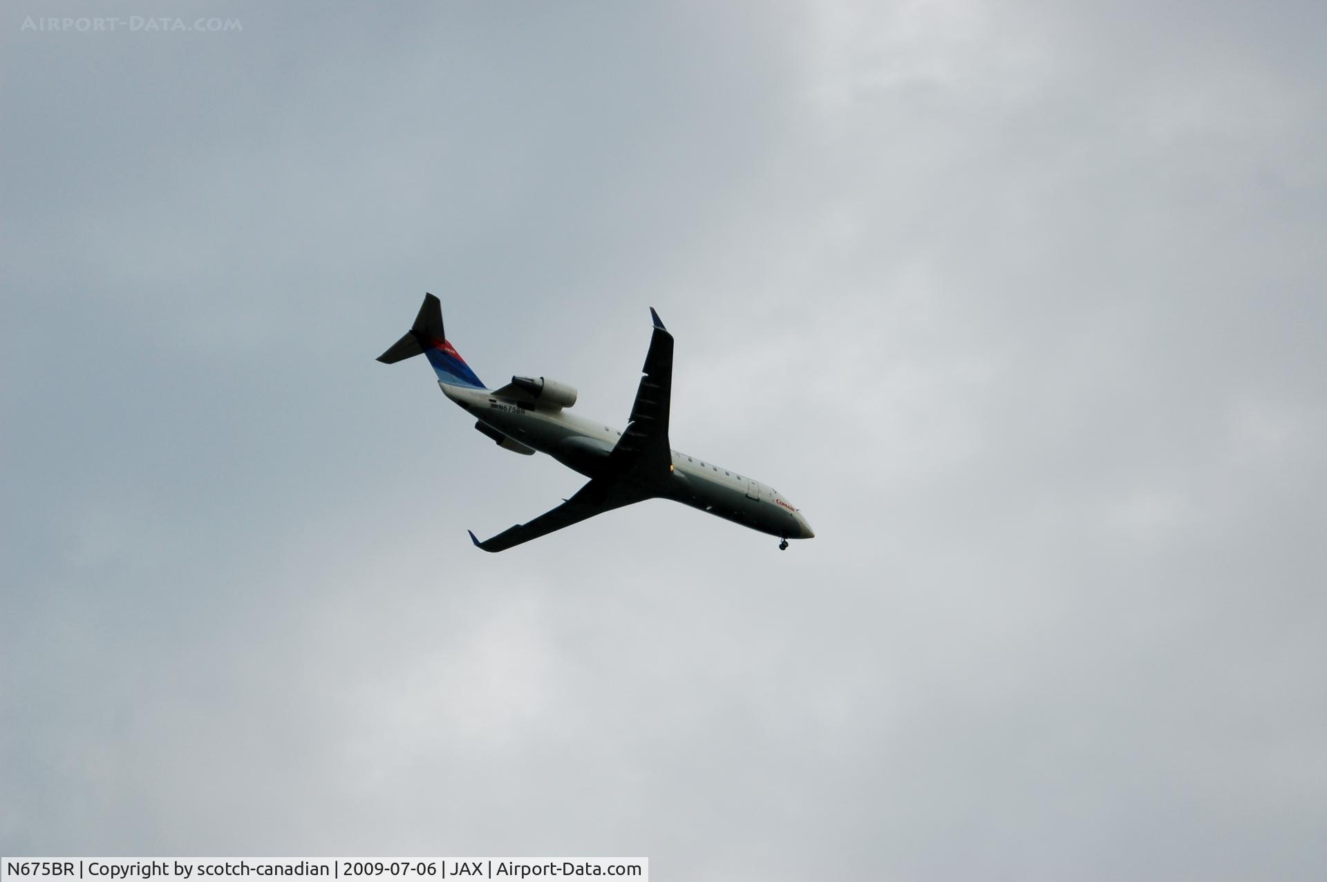 N675BR, 2002 Bombardier CRJ-200ER (CL-600-2B19) C/N 7635, 2002 Comair Bombardier CL-600-2B19 N675BR on Final Approach to Jacksonville International Airport, Jacksonville, FL
